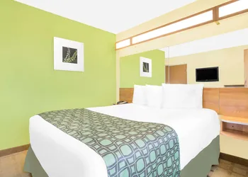 Microtel Inn & Suites by Wyndham Tuscumbia/Muscle Shoals hotel thumbnail 6