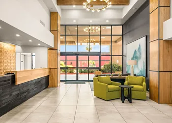 Oxford Suites Redding hotel thumbnail 2