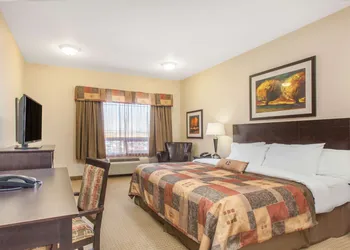 Ramada by Wyndham Pincher Creek hotel thumbnail 6