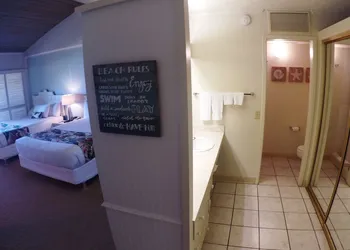Kaanapali Ocean Inn hotel thumbnail 3