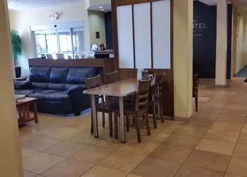 Microtel Inn & Suites by Wyndham Kearney hotel thumbnail 4