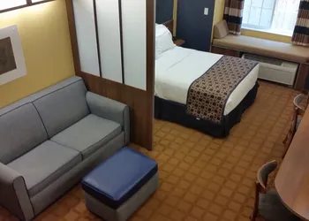 Microtel Inn & Suites by Wyndham Kearney hotel thumbnail 6