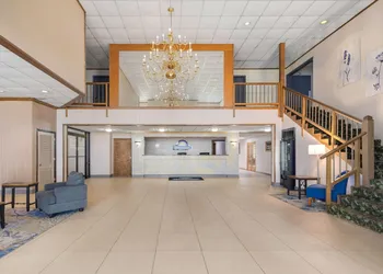 Days Inn by Wyndham Madisonville hotel thumbnail 2