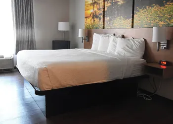 Days Inn by Wyndham Madisonville hotel thumbnail 5