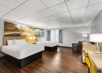 Days Inn by Wyndham Madisonville hotel thumbnail 6