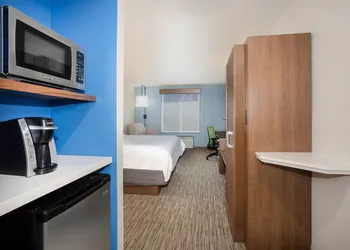 Holiday Inn Express & Suites Chowchilla - Yosemite Park Area by IHG hotel thumbnail 2