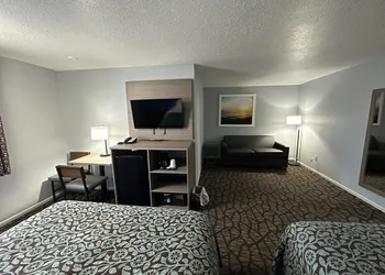 Baymont by Wyndham Manistee hotel thumbnail 5