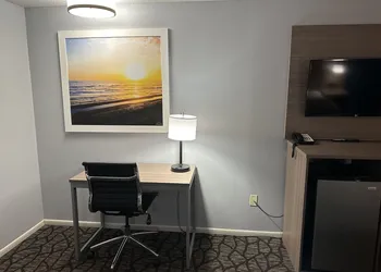 Baymont by Wyndham Manistee hotel thumbnail 6
