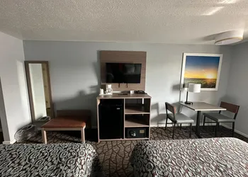 Baymont by Wyndham Manistee hotel thumbnail 8