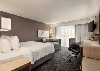 Courtyard by Marriott Topeka hotel thumbnail 4