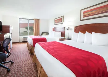 Ramada by Wyndham Enid hotel thumbnail 3