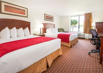 Ramada by Wyndham Enid hotel thumbnail 7