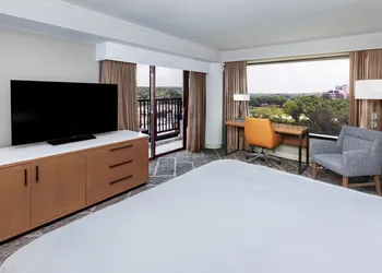 DoubleTree by Hilton Tulsa - Warren Place hotel thumbnail 4