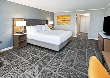 DoubleTree by Hilton Tulsa - Warren Place hotel thumbnail 6