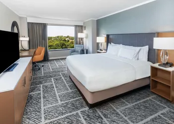 DoubleTree by Hilton Tulsa - Warren Place hotel thumbnail 8
