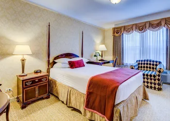 Carleton of Oak Park hotel thumbnail 5