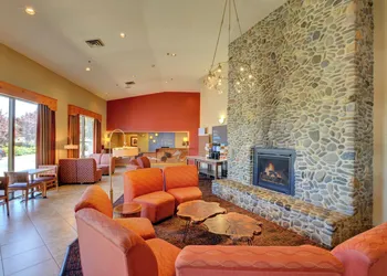 The Lodge at Roseburg hotel thumbnail 4