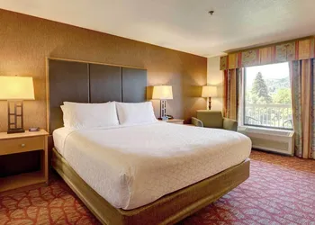 The Lodge at Roseburg hotel thumbnail 8