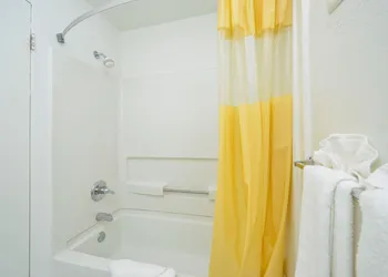 Americas Best Value Inn Chico hotel thumbnail 3