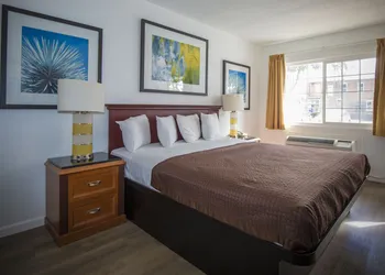 Americas Best Value Inn Chico hotel thumbnail 4