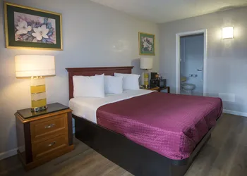 Americas Best Value Inn Chico hotel thumbnail 6