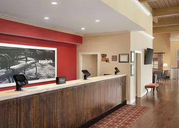 Hampton Inn & Suites New Orleans Convention Center hotel thumbnail 2