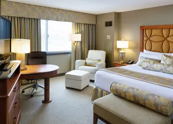Crowne Plaza Minneapolis West by IHG hotel thumbnail 4