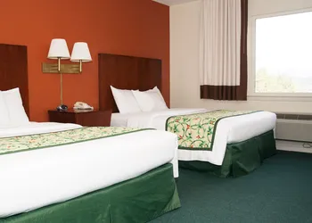 Red Carpet Inn & Suites hotel thumbnail 5
