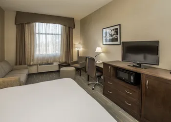 Holiday Inn Lethbridge by IHG hotel thumbnail 2