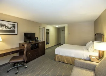 Holiday Inn Lethbridge by IHG hotel thumbnail 3