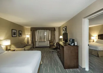 Holiday Inn Lethbridge by IHG hotel thumbnail 4