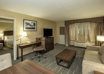 Holiday Inn Lethbridge by IHG hotel thumbnail 6