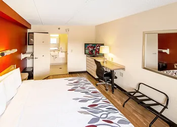 Red Roof Inn Canton hotel thumbnail 3