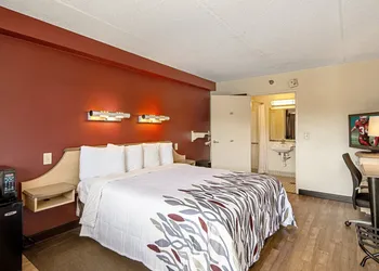 Red Roof Inn Canton hotel thumbnail 8