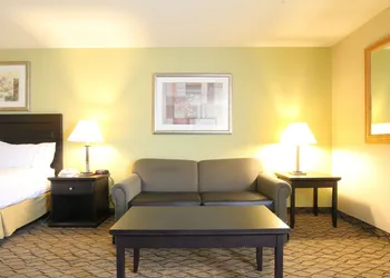 Holiday Inn Express & Suites Chicago-Libertyville by IHG hotel thumbnail 2