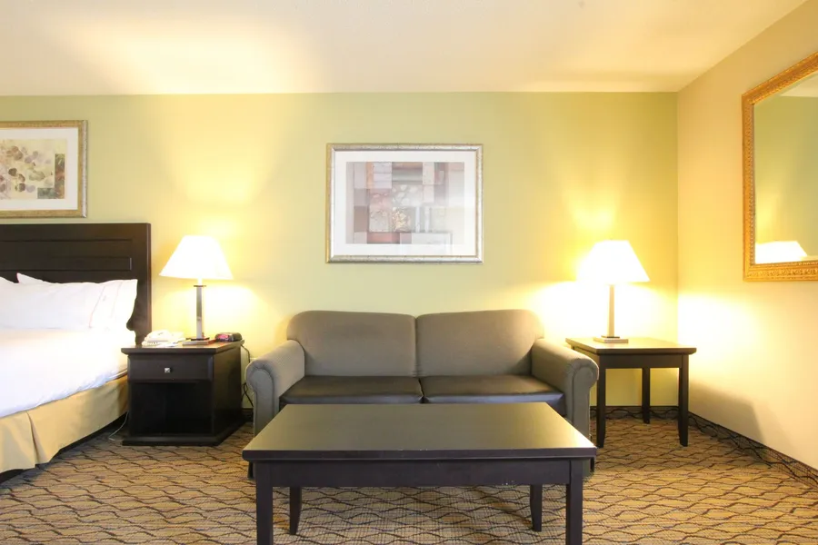 Holiday Inn Express & Suites Chicago-Libertyville by IHG hotel detail image 2