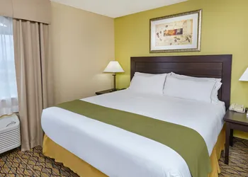 Holiday Inn Express & Suites Chicago-Libertyville by IHG hotel thumbnail 4