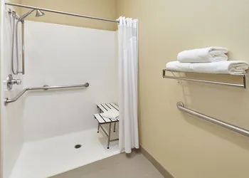 Holiday Inn Express & Suites Chicago-Libertyville by IHG hotel thumbnail 8
