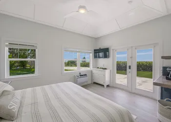 Casey Key Resorts - Beachfront hotel thumbnail 4