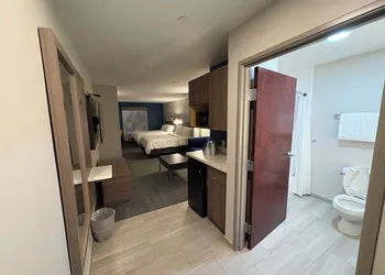 Holiday Inn Express Hotel & Suites Lafayette by IHG hotel thumbnail 5