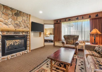 Best Western Plus Kelly Inn & Suites hotel thumbnail 6