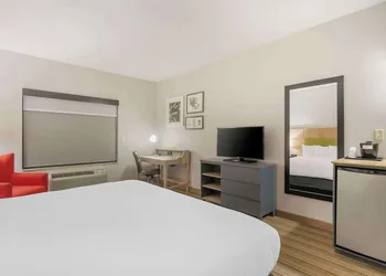 Country Inn & Suites by Radisson, Columbia, MO hotel thumbnail 6