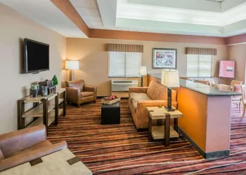 Comfort Inn - NYS Fairgrounds hotel thumbnail 2