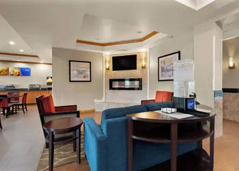 Comfort Inn & Suites Fenton hotel thumbnail 2