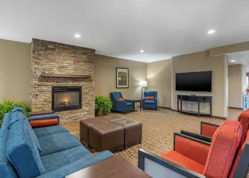 Comfort Suites Cedar Falls Industrial Park hotel thumbnail 3