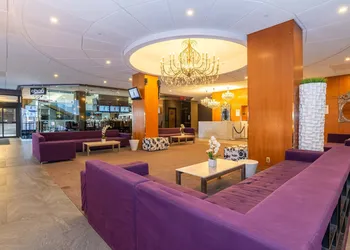 Sandman Signature Edmonton Downtown Hotel hotel thumbnail 2