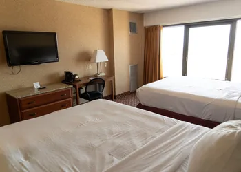 Ramada Hotel & Convention Center by Wyndham Topeka Downtown hotel thumbnail 7