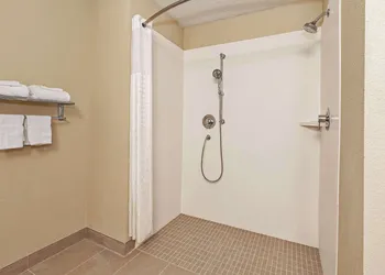 Comfort Inn Whitehall near Michigan's Adventure hotel thumbnail 6