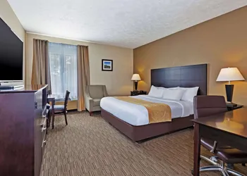 Comfort Inn Whitehall near Michigan's Adventure hotel thumbnail 7