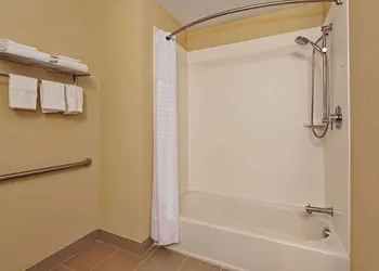 Comfort Inn Whitehall near Michigan's Adventure hotel thumbnail 8